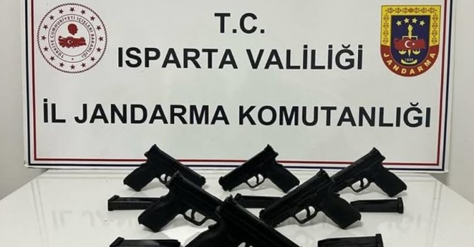 Şarkikaraağaç’ta ruhsatsız silah operasyonu
