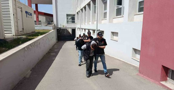 Adana’da kilolarca uyuşturucu ele geçirildi: 53 tutuklama