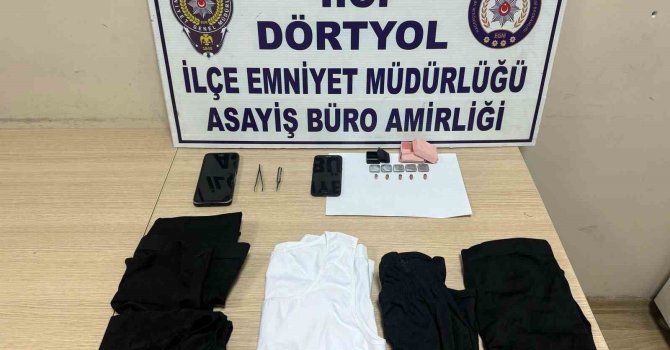 Ehliyet sınavında çamaşır içerisine yerleştirdikleri düzenekle kopya çekmeye çalıştılar