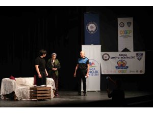 Polis ile öğrenciler aynı sahneyi paylaştı