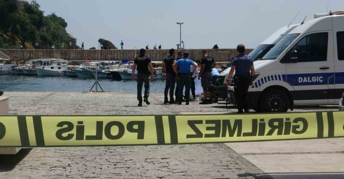 Antalya’da denizde bir kişinin cansız bedeni bulundu