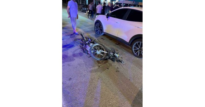 Dörtyol’da otomobille çarpışan motosiklet hurdaya döndü: 1’i ağır 2 yaralı