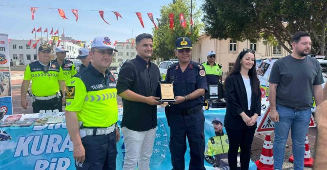 Manavgat’ta örnek sürücülere plaket verildi