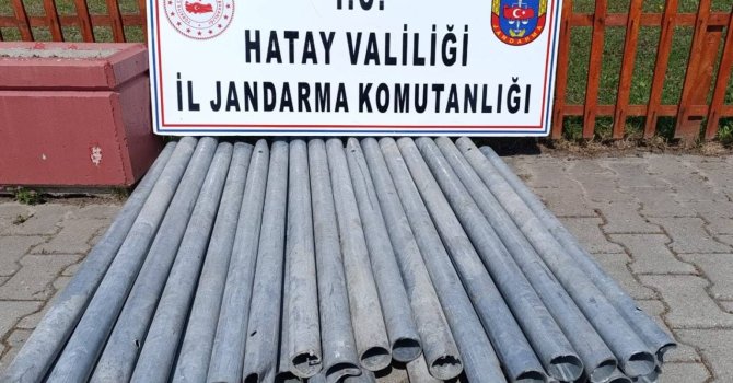 Otoyol kenarındaki çit direkleri çalan 2 kişi tutuklandı