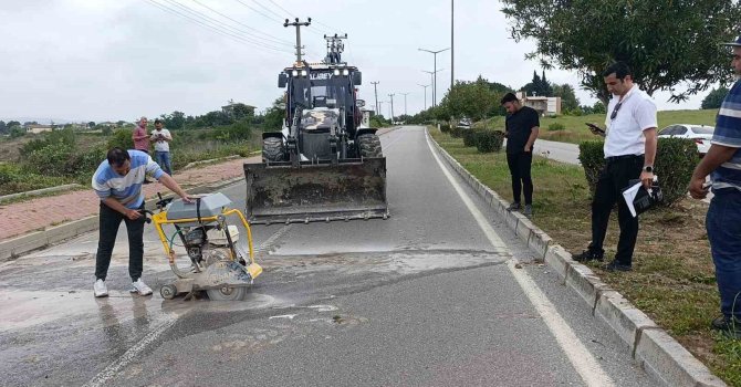 Mahkemeyi kazanan arazi sahipleri turizm yolunu kazıp araç trafiğine kapattı
