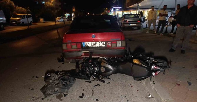 Motosikletli gençlerin ölümle burun buruna geldiği kaza kamerada