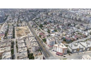 Tarsus’ta caddelerde yenileme çalışmaları sürüyor