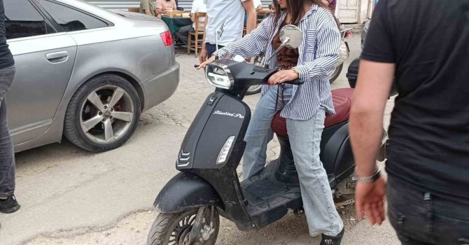 Kamyonun altında kalmaktan son anda kurtuldu: O anlar kamerada