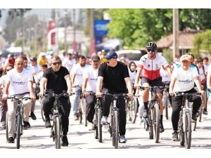 Başkan Kotan Konyaaltılılar ile bisiklet sürdü