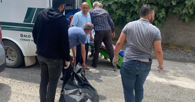 Tartıştığı annesini önce dövdü sonra boğarak öldürdü