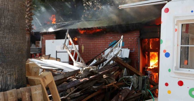 Antalya’da depo yangını