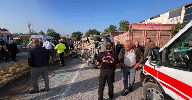 Kahramanmaraş’ta işçi servisi ile otomobil çarpıştı: 12 yaralı