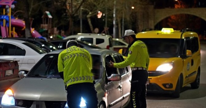 Isparta’da asayiş ve trafik uygulamasında 14 sürücüye ceza kesildi