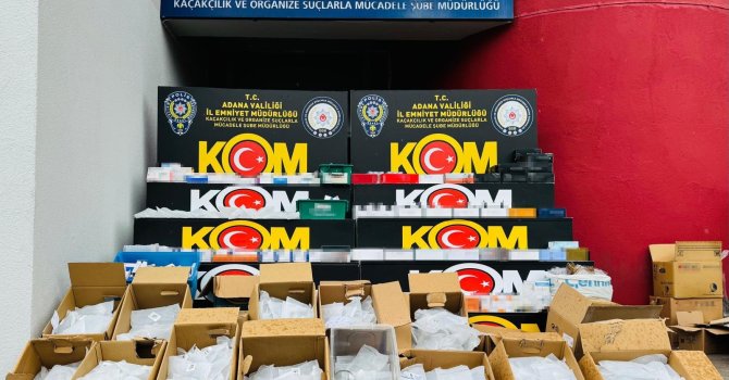 Adana’da yasadışı kliniklere operasyon: Binlerce ilaç ve tıbbi cihaz ele geçirildi