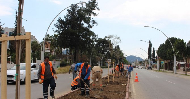 Kemer’de sezon öncesi yoğun mesai