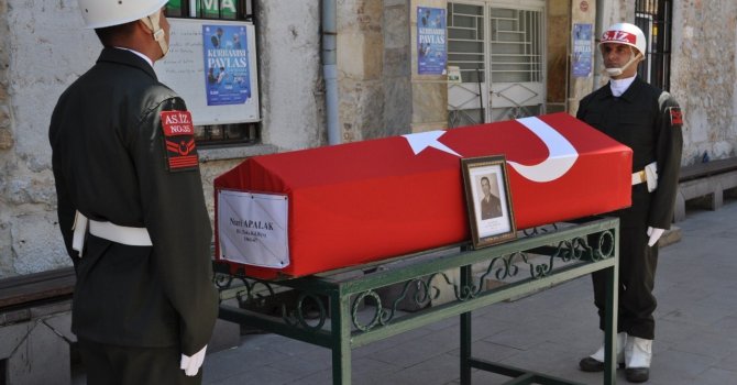 Emekli Başçavuş, askeri törenle gözyaşları eşliğinde son yolculuğuna uğurlandı