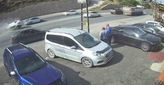 Belen’de otomobilin takla attığı anlar kamerada