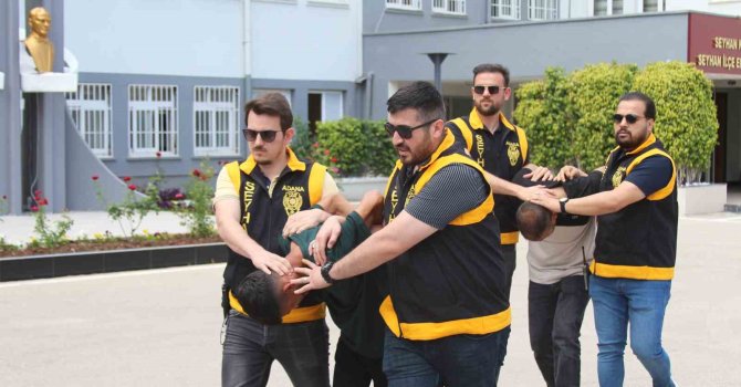 Adana’da iş adamına tuzak: 600 bin TL’den fazla parası gasbedildi