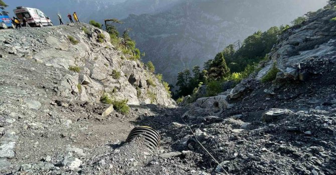 Alanya’da otomobil uçuruma yuvarlandı : 1 ölü