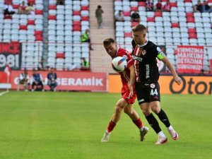Trendyol Süper Lig: Antalyaspor: 0 - Gaziantep FK: 0 (İlk yarı)