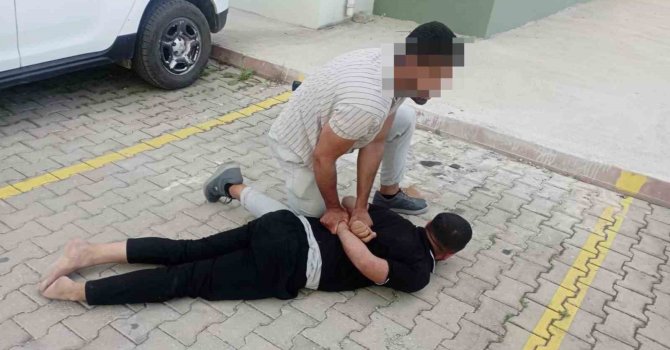 Uyuşturucu koltuğun altından çıktı: Kaçmaya çalışan 2 şüpheli yakalandı