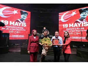 Antalyalılar 19 Mayıs’ta tek yürek oldu