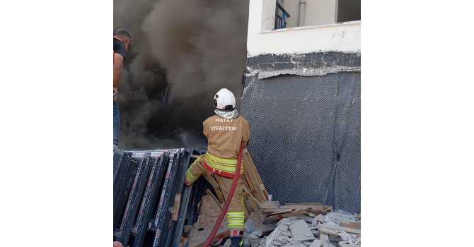 Antakya’da inşaat alanında yangın