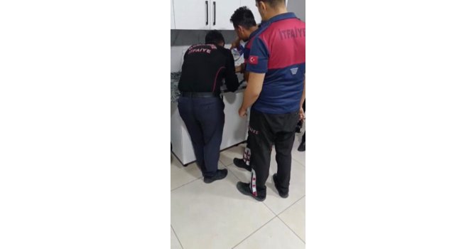 Parmağına yüzük sıkıştı, yardımına itfaiye koştu