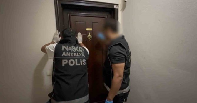 Antalya’da 21,5 kilo skunk ele geçirildi, operasyon kameraya yansıdı