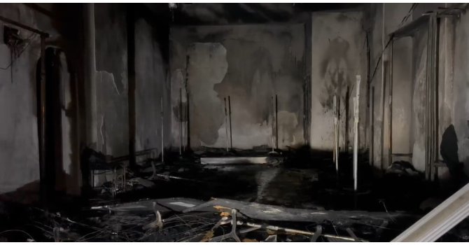 Gelinlikçide çıkan yangında yüzlerce gelinlik yanarak kül oldu