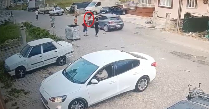 Antalya’da otomobilin çarptığı 7 yaşındaki çocuk yaşam mücadelesini kaybetti