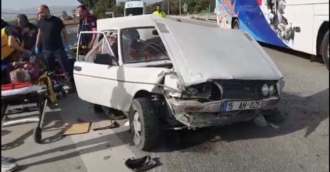 Burdurlu gazeteci ve ailesi trafik kazasında yaralandı