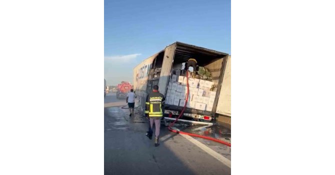 Otoyolda kaju yüklü tırda yangın