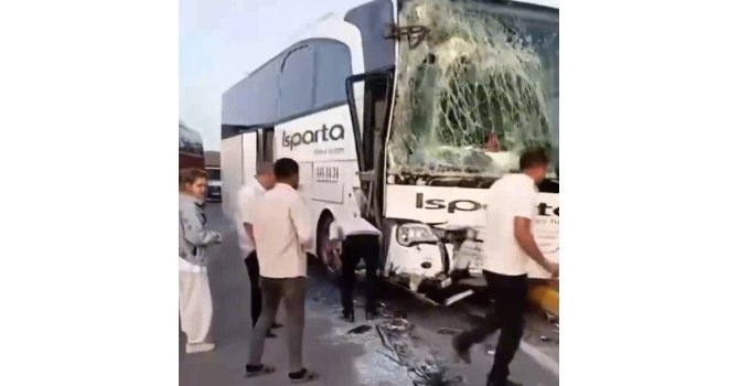 Isparta’da iki yolcu otobüsü çarpıştı: 1’i ağır 27 yaralı