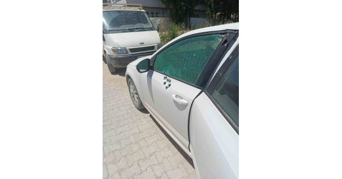 Park halinde araç kurşunlandı