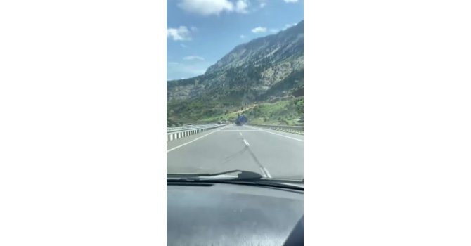 Tır kazası cep telefonu kamerasına yansıdı