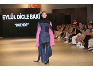AÜ Tekstil ve Moda Tasarımı öğrencilerinden mezuniyet defilesi