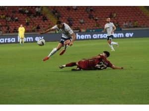 Trendyol Süper Lig: Hatayspor: 1 - Fenerbahçe: 1  (İlk yarı)