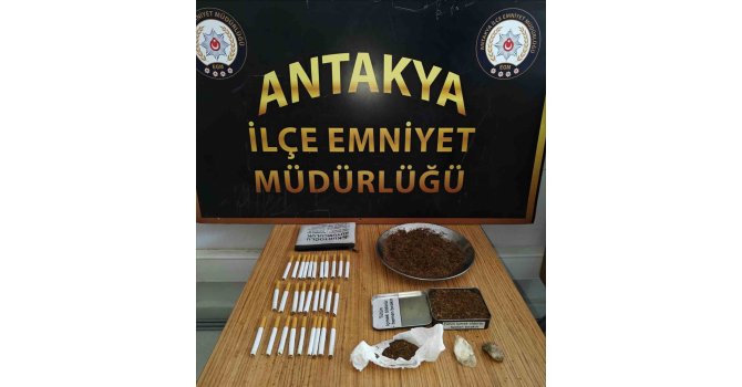 Antakya’da konteyner kentte durdurulan şahsın üzerinden uyuşturucu çıktı