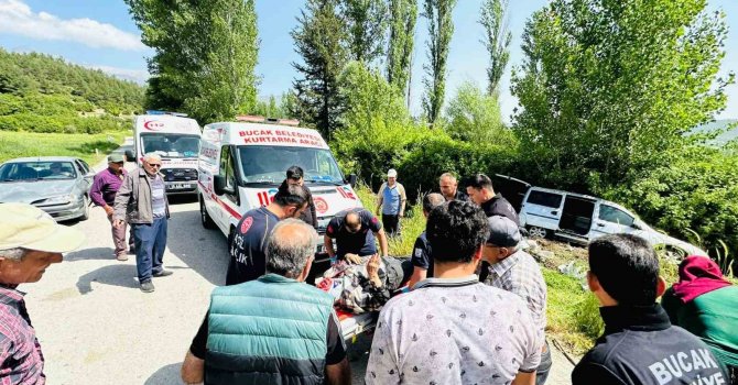 Kontrolden çıkan araç şarampole devrildi: 2 yaralı