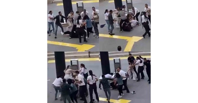 AVM önünde kadınlar tekme tokat kavga etti: O anlar kamerada