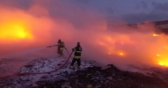 Çöp toplama merkezi alevlere teslim oldu