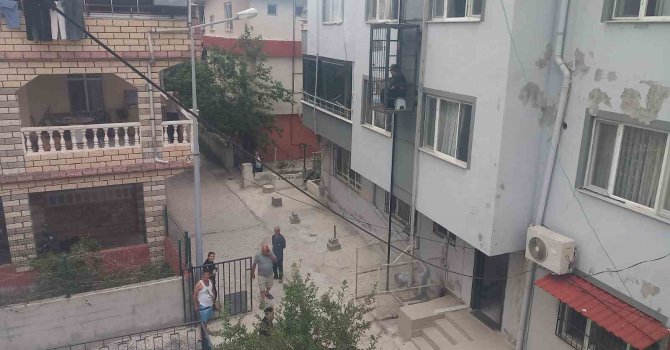 Bina dışındaki asansör arızalanınca sokağı seyre başladı