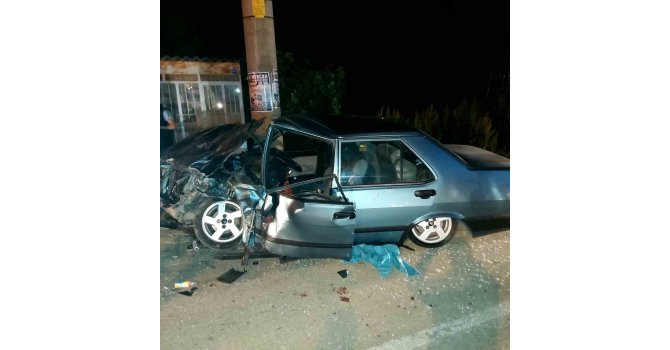 Isparta’da iki otomobil kafa kafaya çarpıştı: 4 yaralı