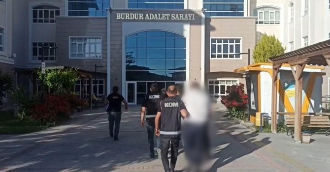 Evrakla değil, parayla ikamet: Rüşvet operasyonunda 2 tutuklama