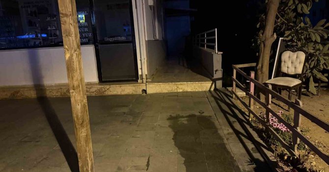 Cama yumruk atan çocuk ağır yaralandı