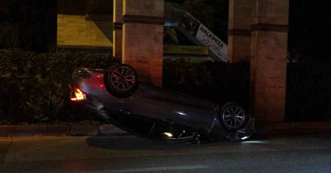 Takla atıp ters dönen otomobil 150 metre sürüklendi, sürücü aracı bırakıp gitti