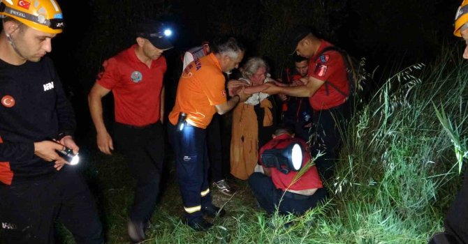 Kaybolan Alzheimer hastası yaşlı kadın 18 saat sonra tarlada bitkin halde bulundu