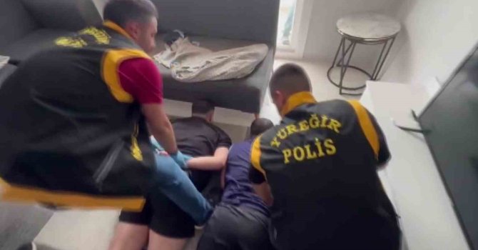 Minibüsteyken husumetlisini görüp defalarca ateş etti: O anlar kamerada