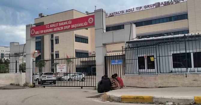 Oyun oynarken balkondan düşen küçük çocuğun cenazesi gözyaşları içinde teslim alındı